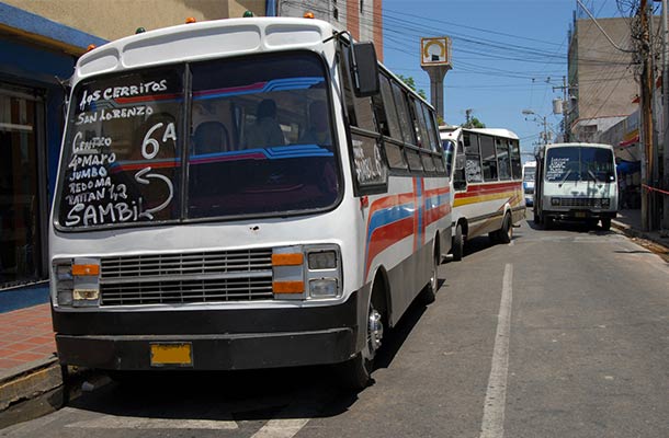What are the main methods of transportation in Caracas Venezuela? Getting Around the City!