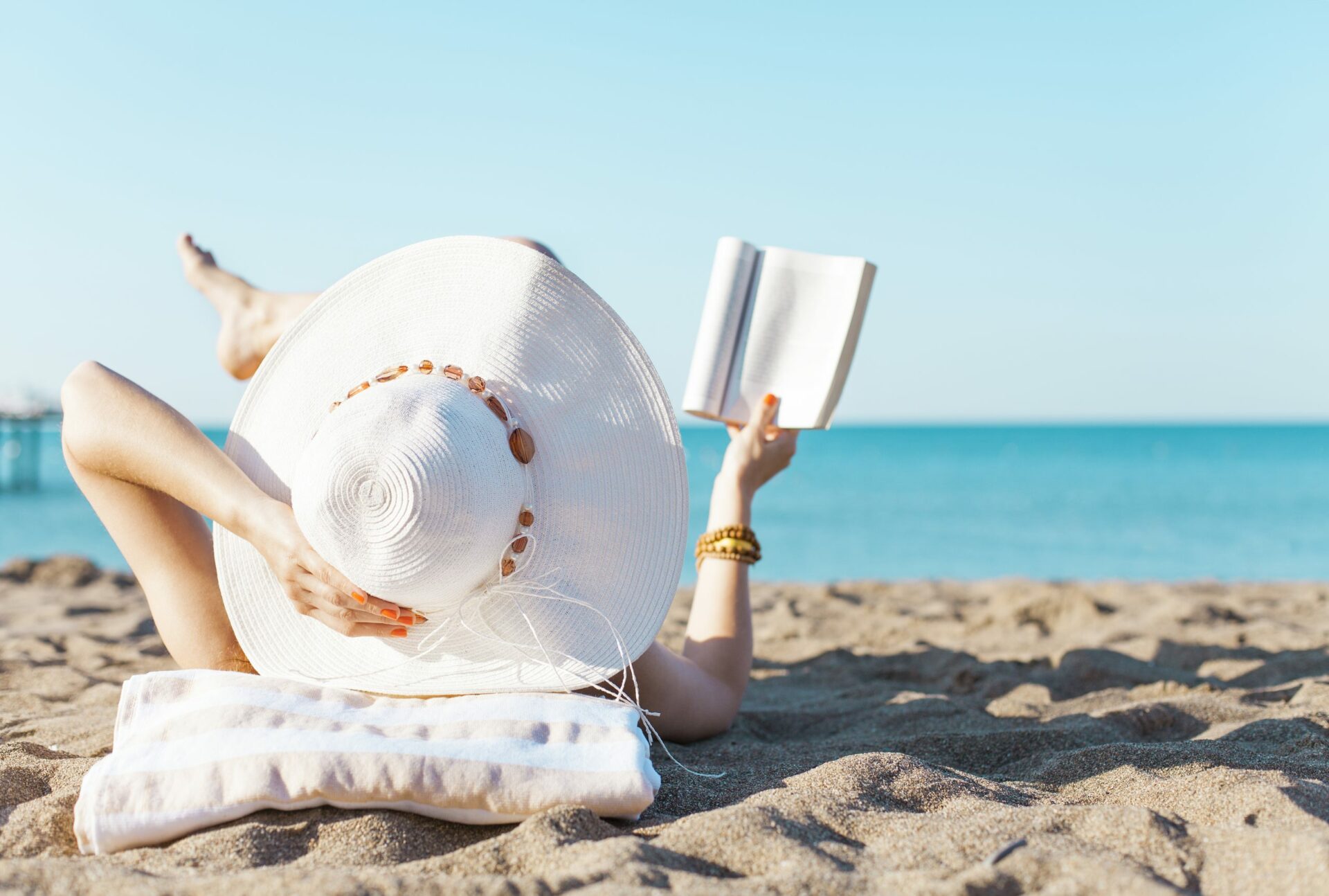 Frieren at the Beach: How to Enjoy a Cool Seaside? Tips for Beating the Heat!