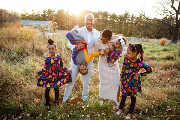 Best Family Photoshoot Poses: Tips for Natural & Fun Photos.