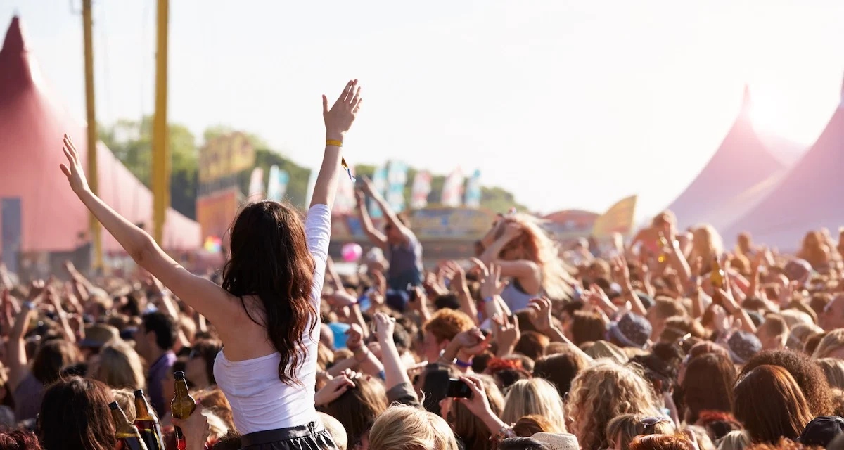 Guide to Attending Top Music Fests (Survive the Worlds Largest Music Festivals!)