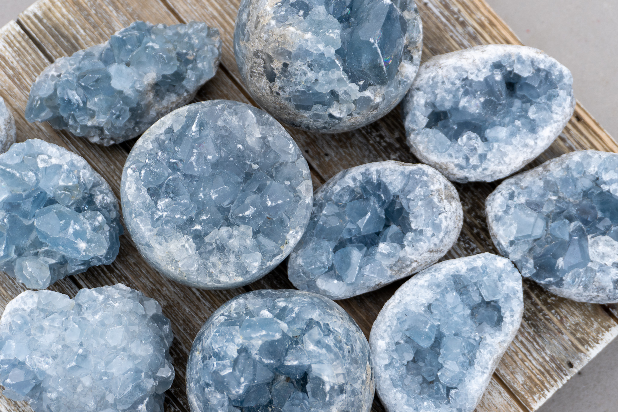 Celestite Crystal Properties: Learn about colour and origin.