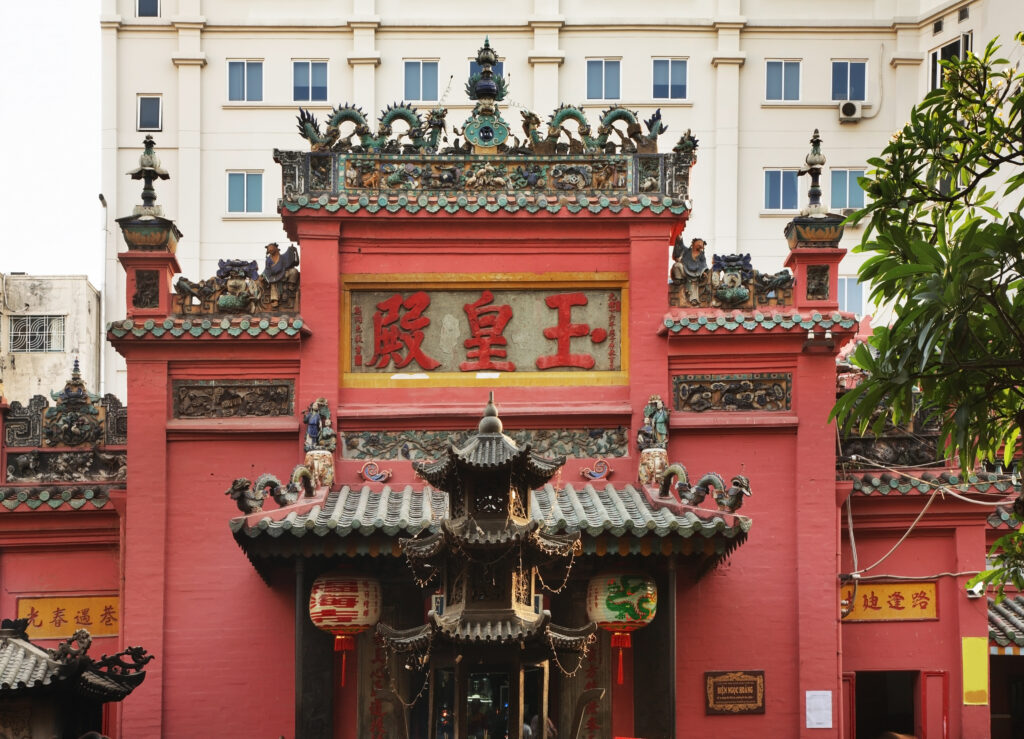Exploring Jade Emperor Pagoda: Everything You Need for a Perfect Trip