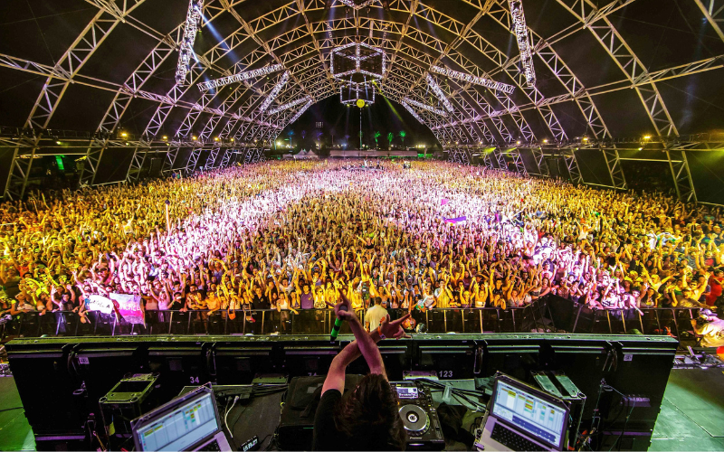 Guide to Attending Top Music Fests (Survive the Worlds Largest Music Festivals!)