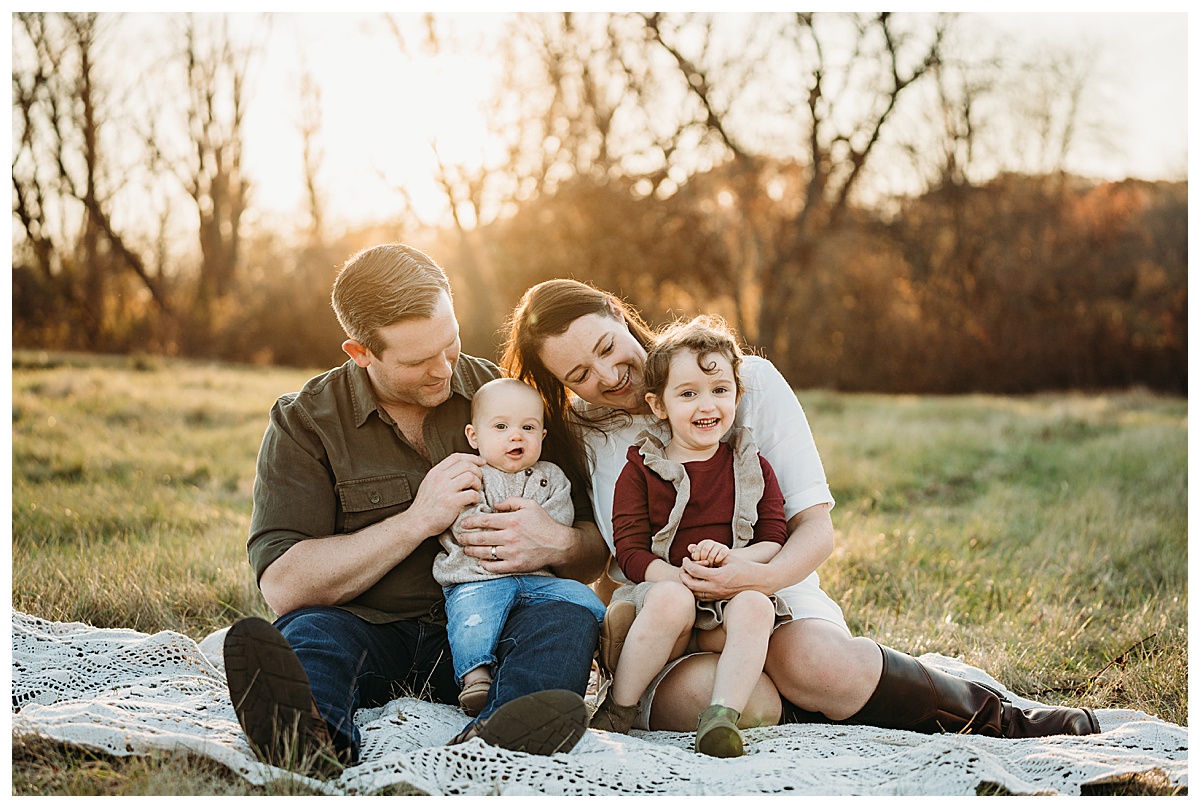Best Family Photoshoot Poses: Tips for Natural & Fun Photos.