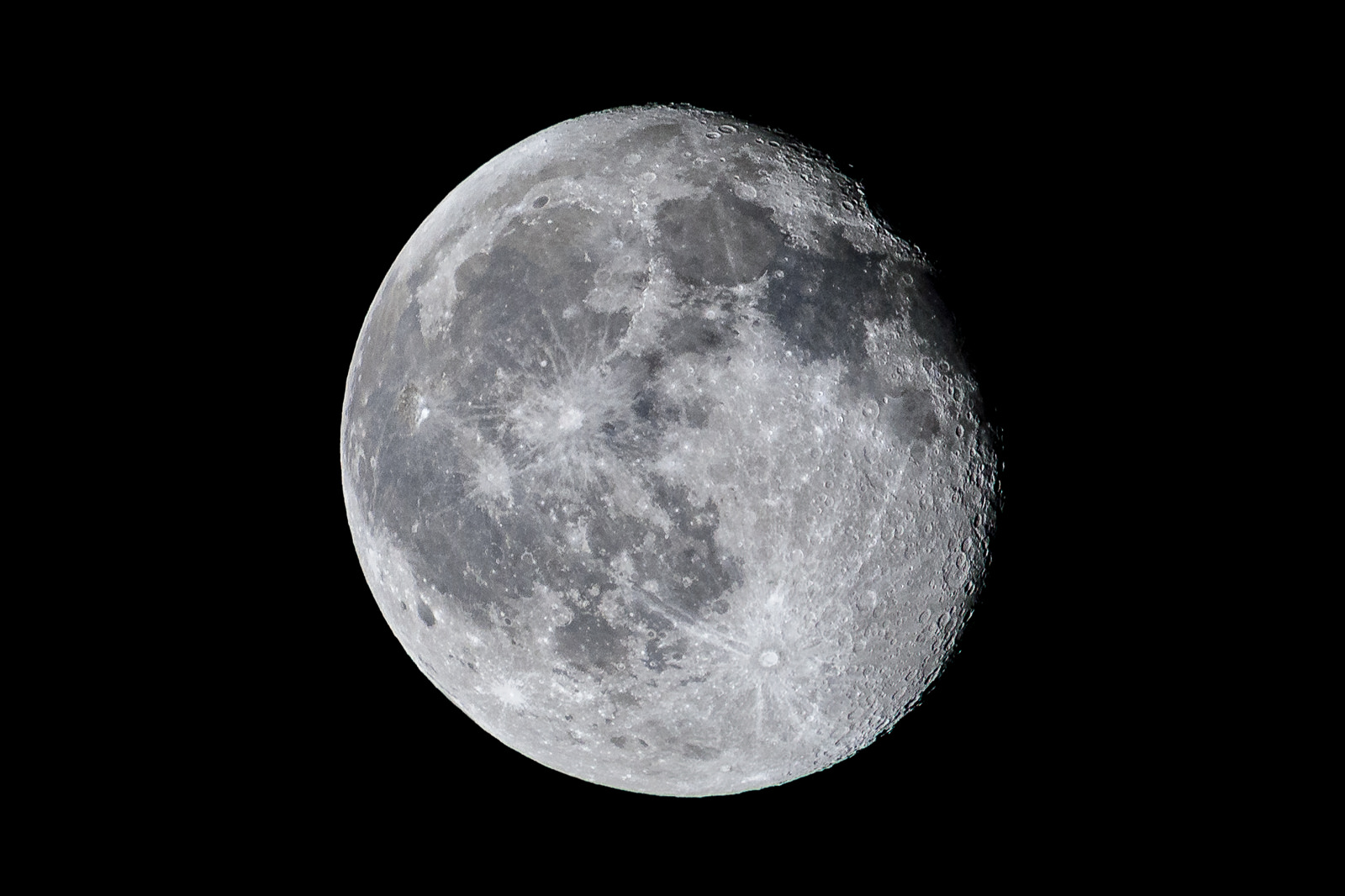 Photographing the Super Moon: Should I Use Filters? Find Out What Works Best!