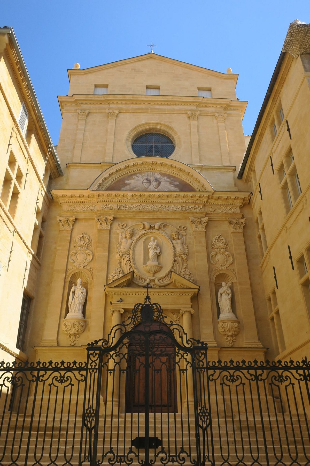 Chapelle Sainte Catherine de Sienne: Aix-en-Provences Hidden Gem (Simple Guide)