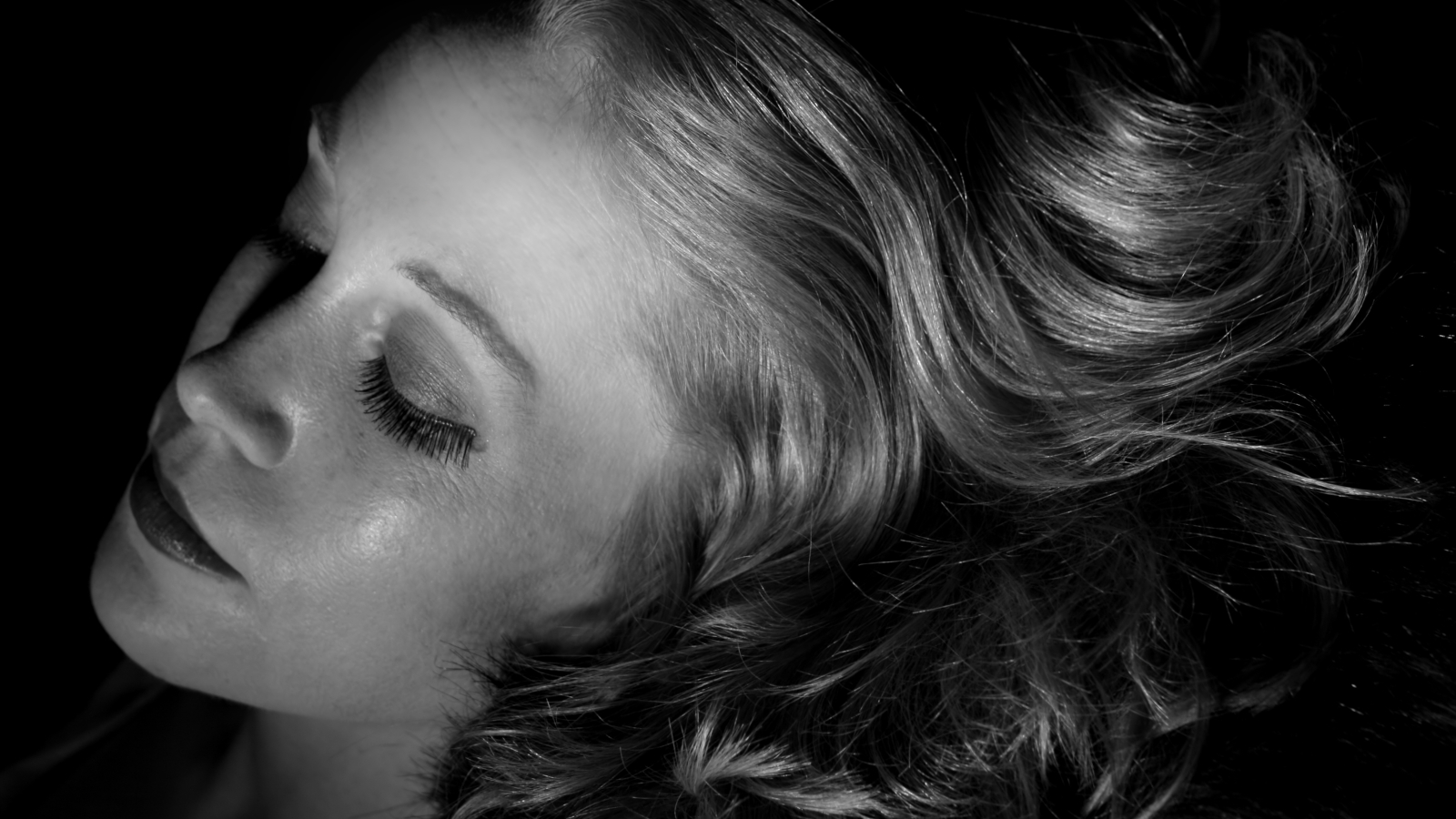 Film Noir Headshot: Tips and Tricks for the Perfect Shot (Easy Guide for Beginners)
