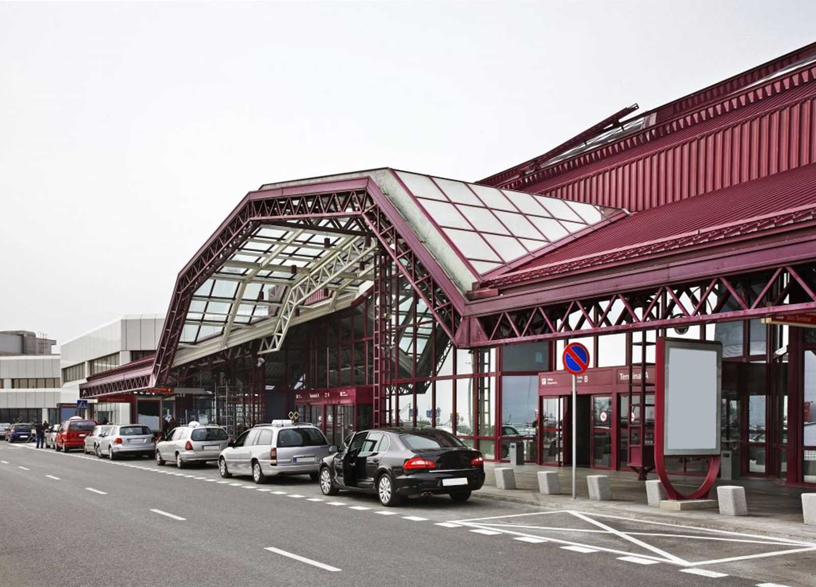 Looking for Parking at Warsaw Frederic Chopin Airport? (Use These Smart Tips to Save Time and Money)