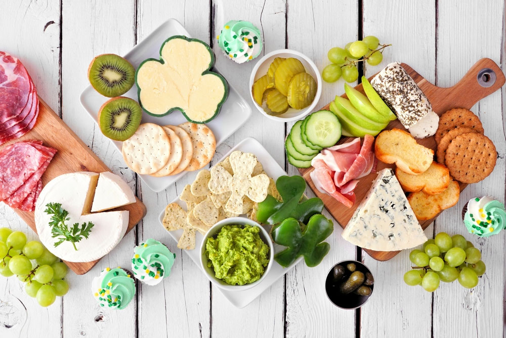What makes unique Irish cheese taste so incredibly good? Understand the amazing traditional flavors from Ireland.