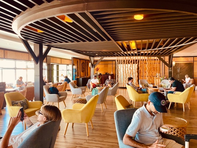 What Services Are At Seychelles Airport Mahe? (Lounges, Shops, and Food Guide)