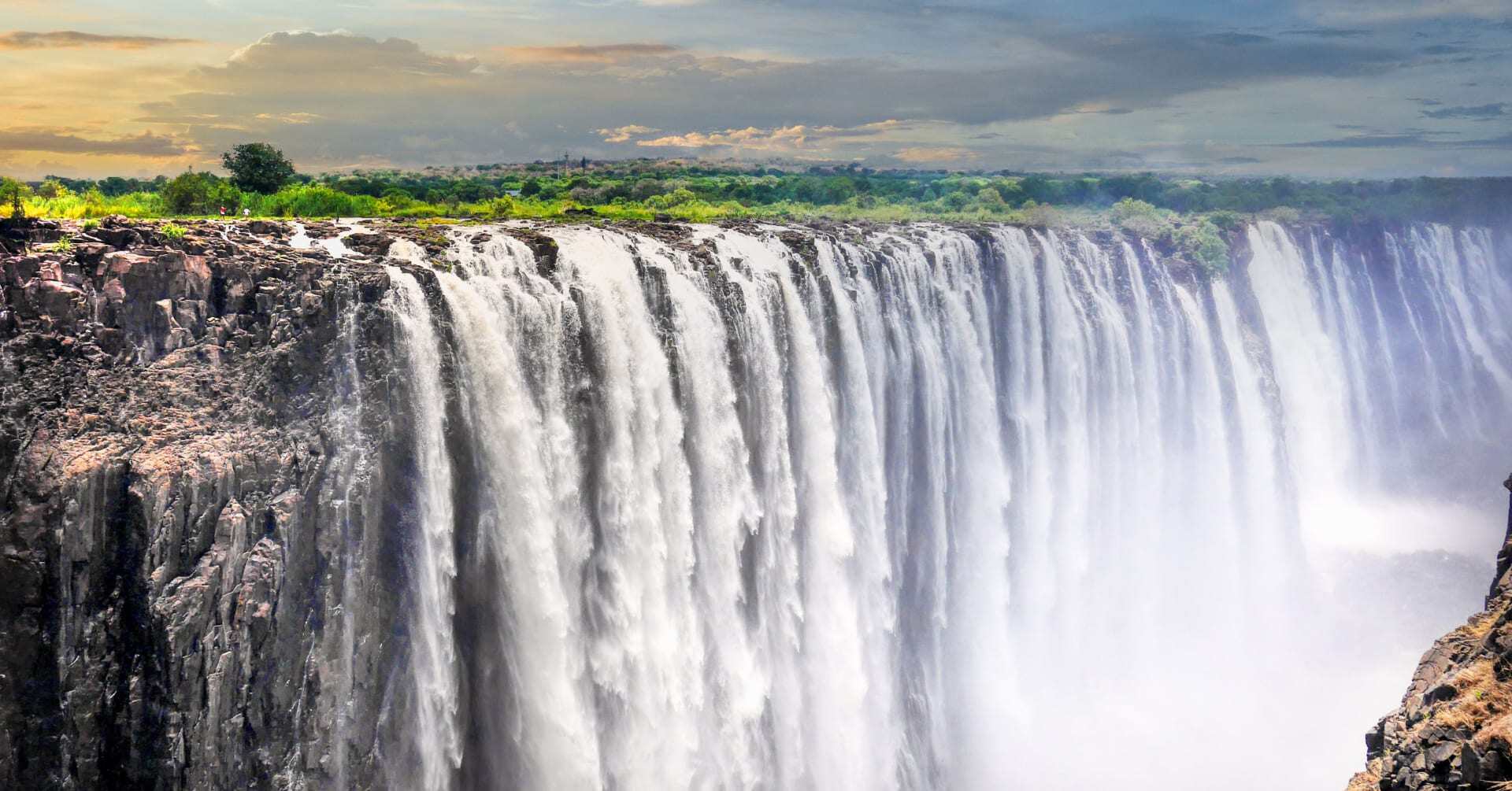 Zimbabwe Holiday: Discover Victoria Falls and Other Amazing Attractions!