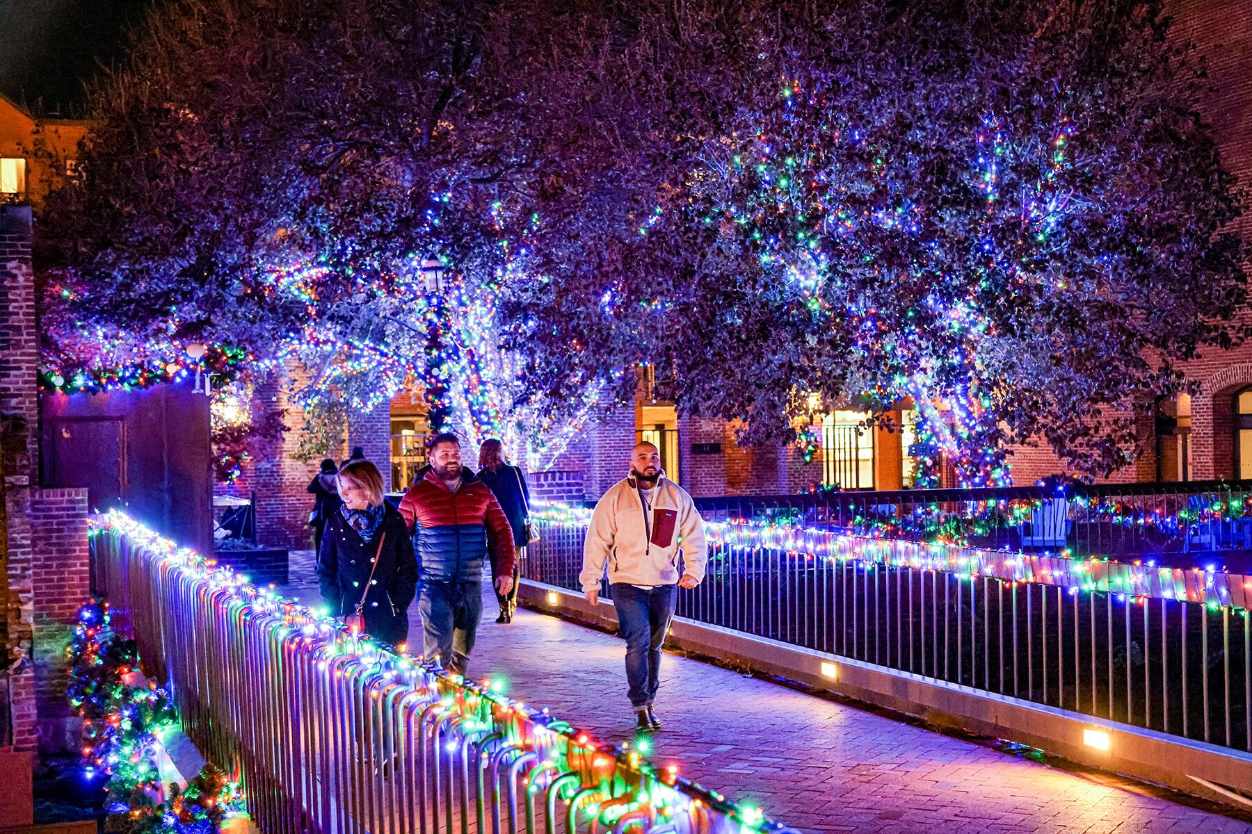 How to enjoy unique Christmas festivals in North America.