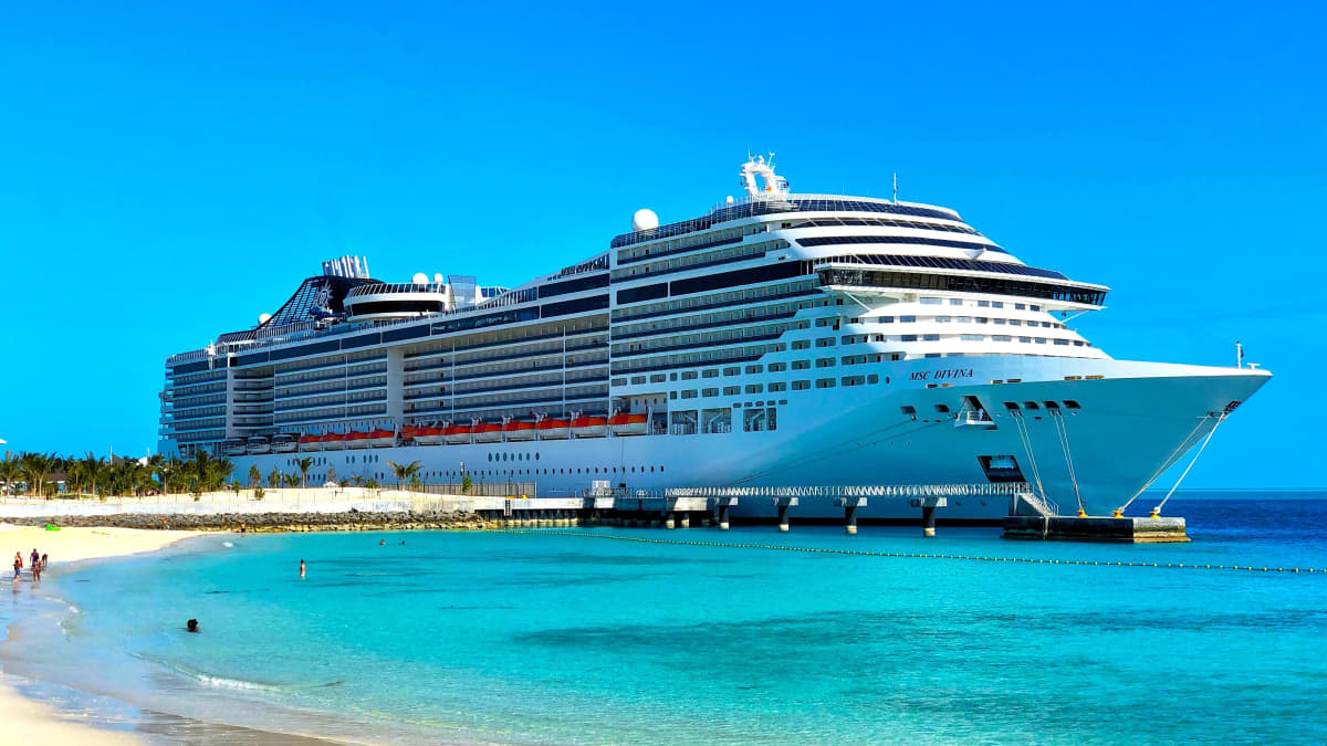 How to stay safe on a cruise ship vacation and Easy tips for a secure trip