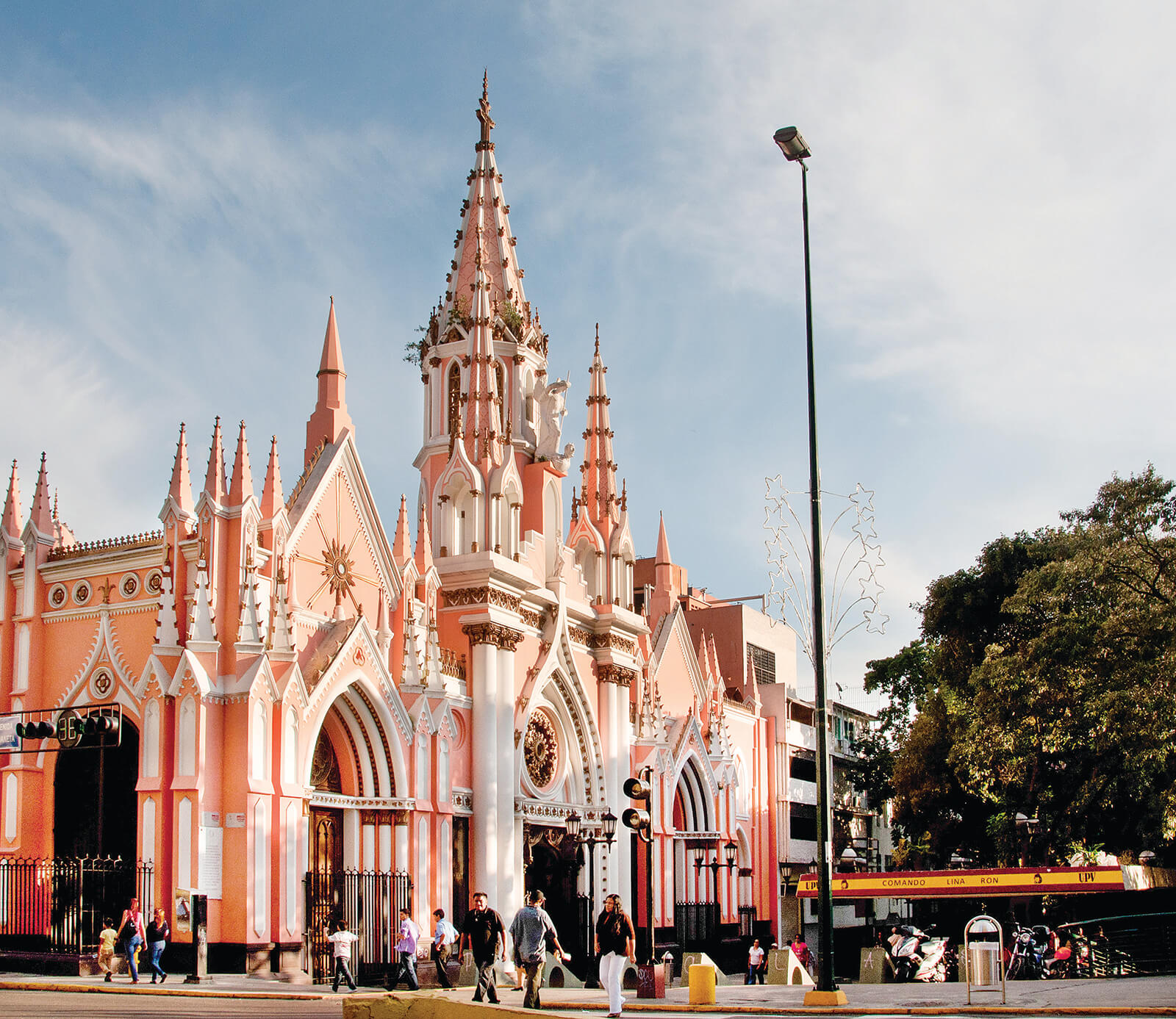 Basilica Santa Capilla History-(What is Basilica Santa Capilla Famous for?).
