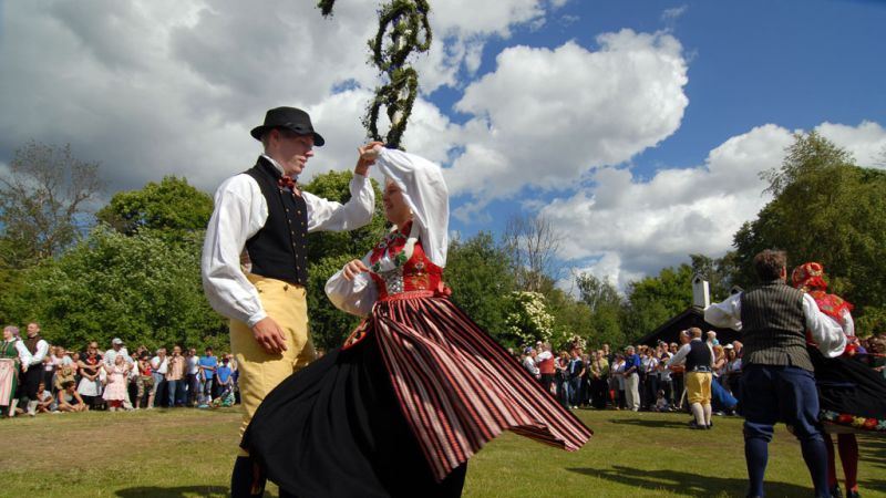 Unsure how to join traditional celebrations during the summer? Understand the basic etiquette and important customs first.