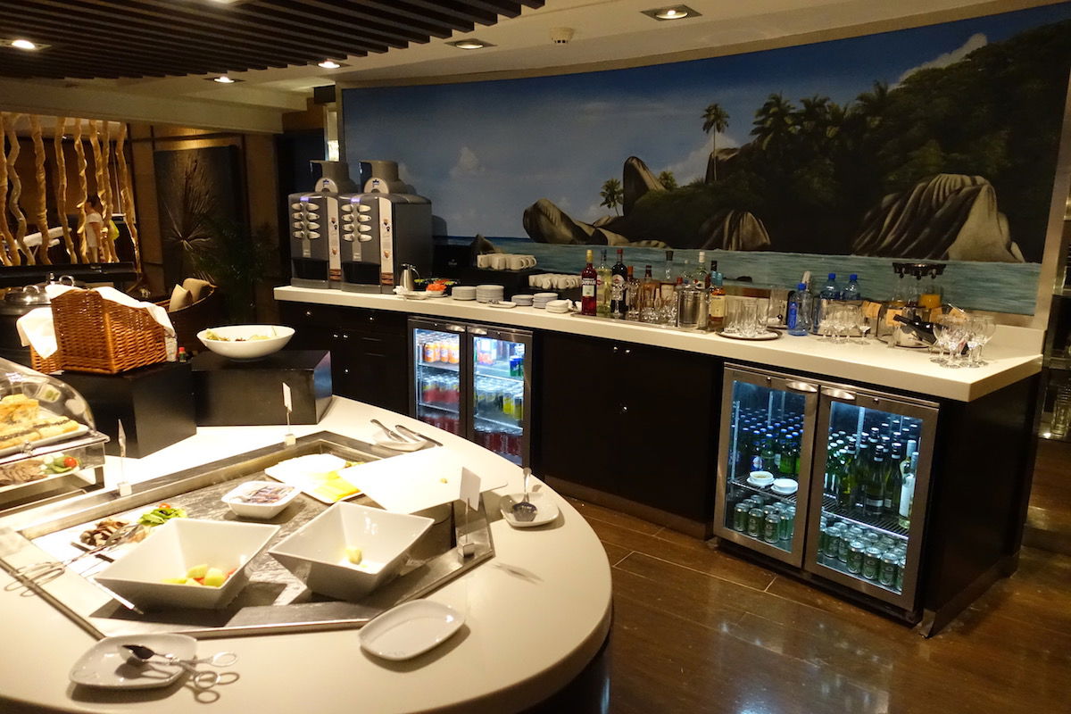 What Services Are At Seychelles Airport Mahe? (Lounges, Shops, and Food Guide)