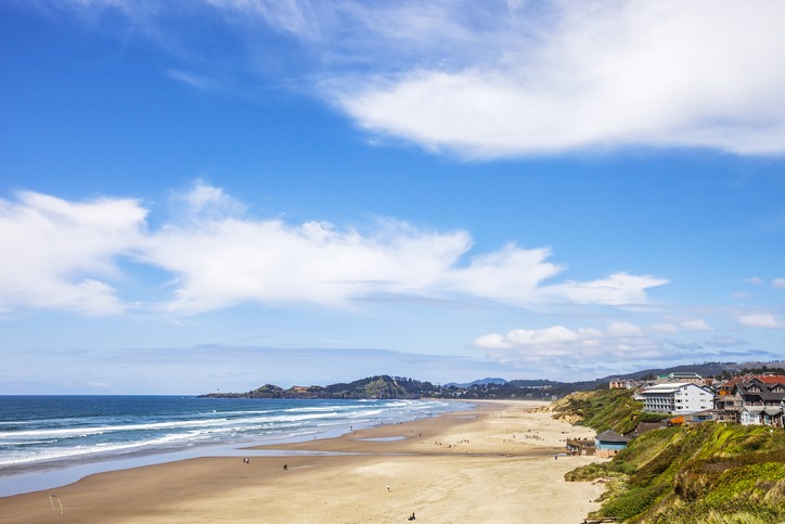 Visiting Nye Beach? (Top Tips for a Perfect Day Trip!)