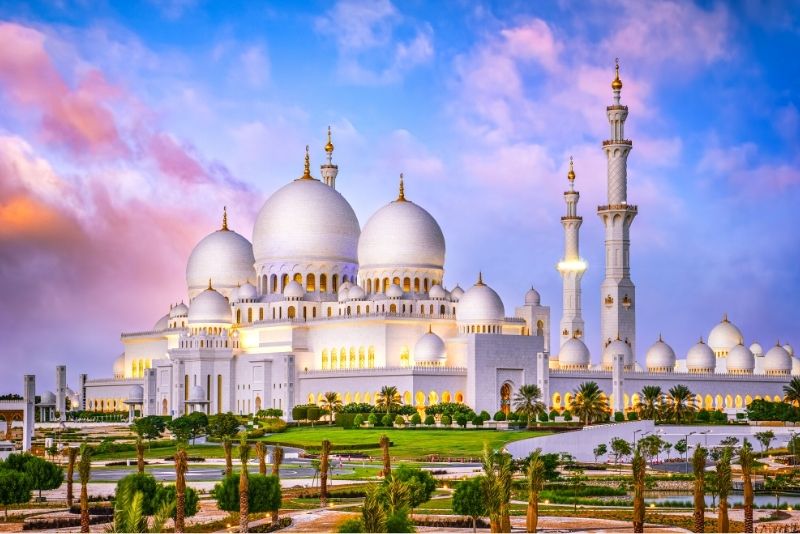Explore Abu Dhabi: Amazing Things to See and Do for Fun
