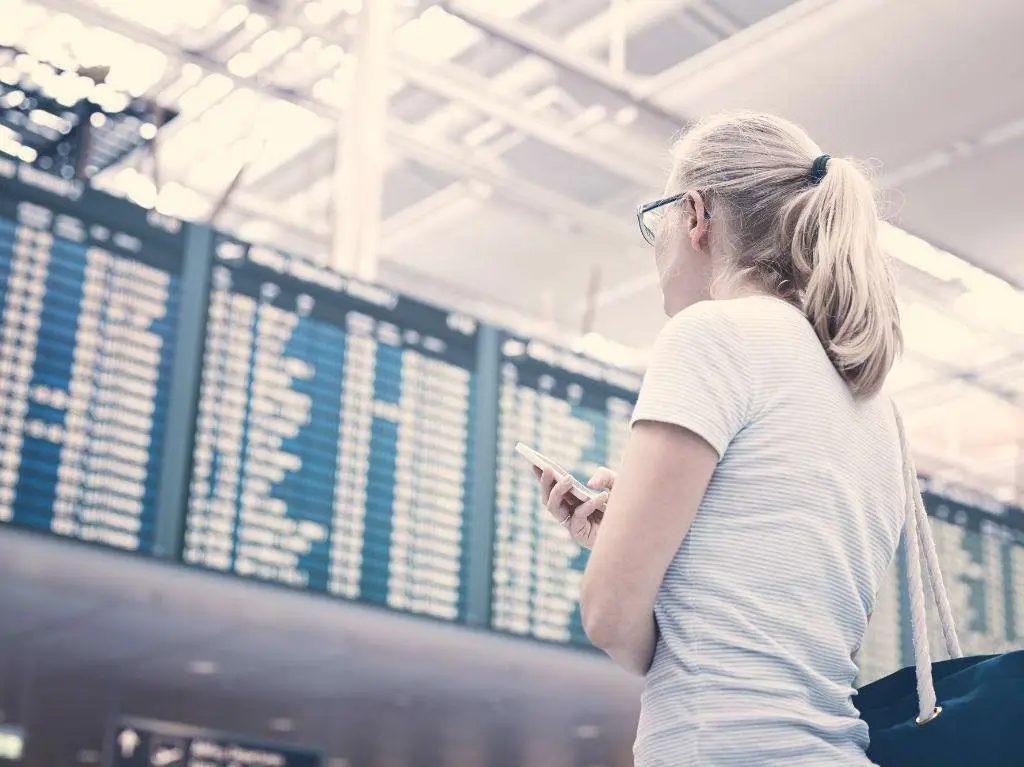 Confused about finding cheap flights fast? This guide shows how to use flight booking tools for last-minute deals easily.