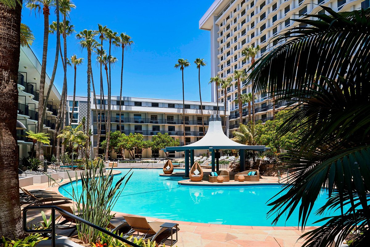 Find cheap hotels with pools: Best hotel search engines here.