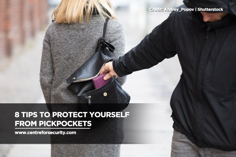 Learn how to prevent theft in public spaces while traveling (Protect yourself from pickpockets).