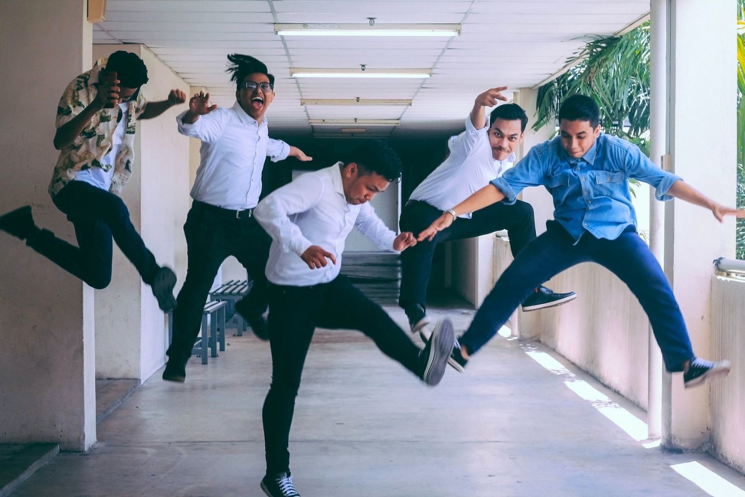 Easy Group Poses: Perfect for Any Occasion