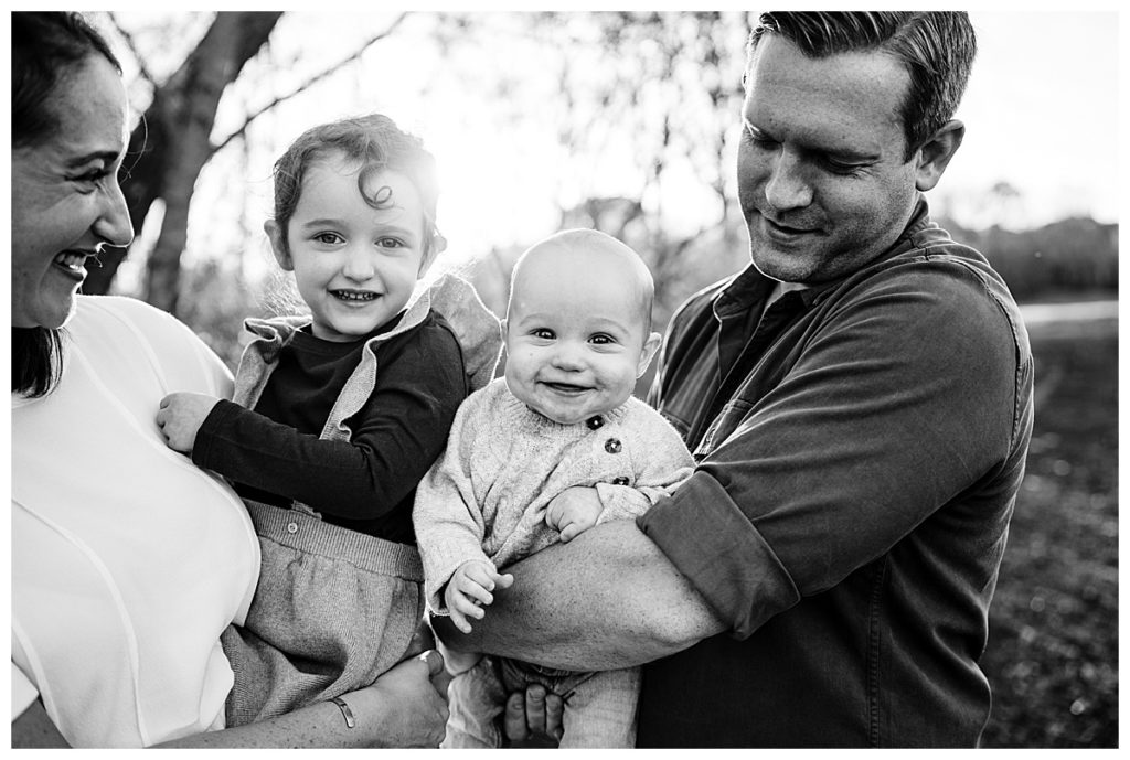Looking for black and white photos of family ideas? Get inspired by these creative poses.