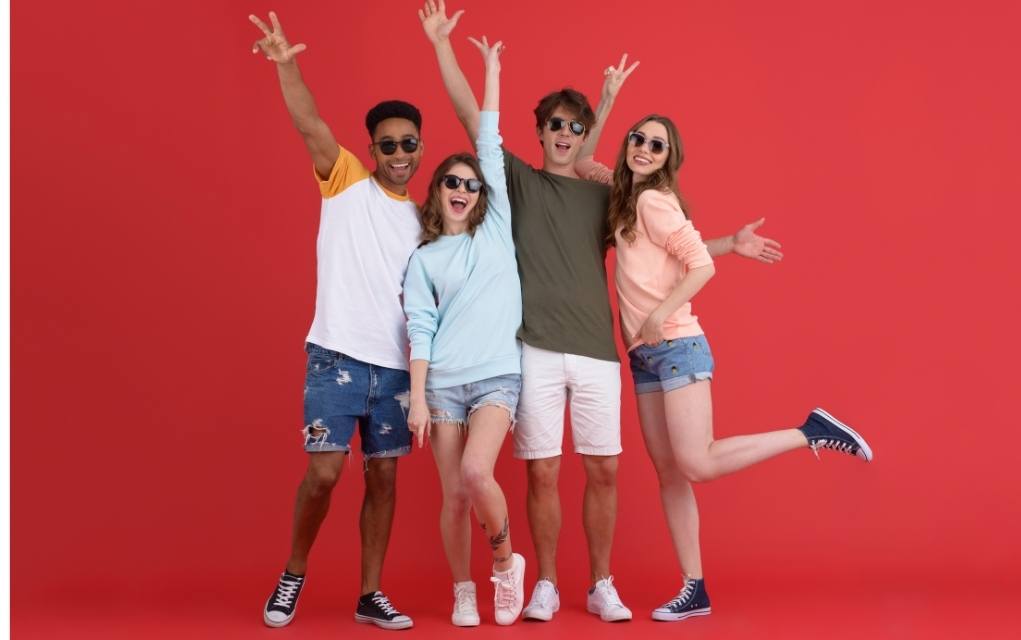 Easy Group Poses: Perfect for Any Occasion