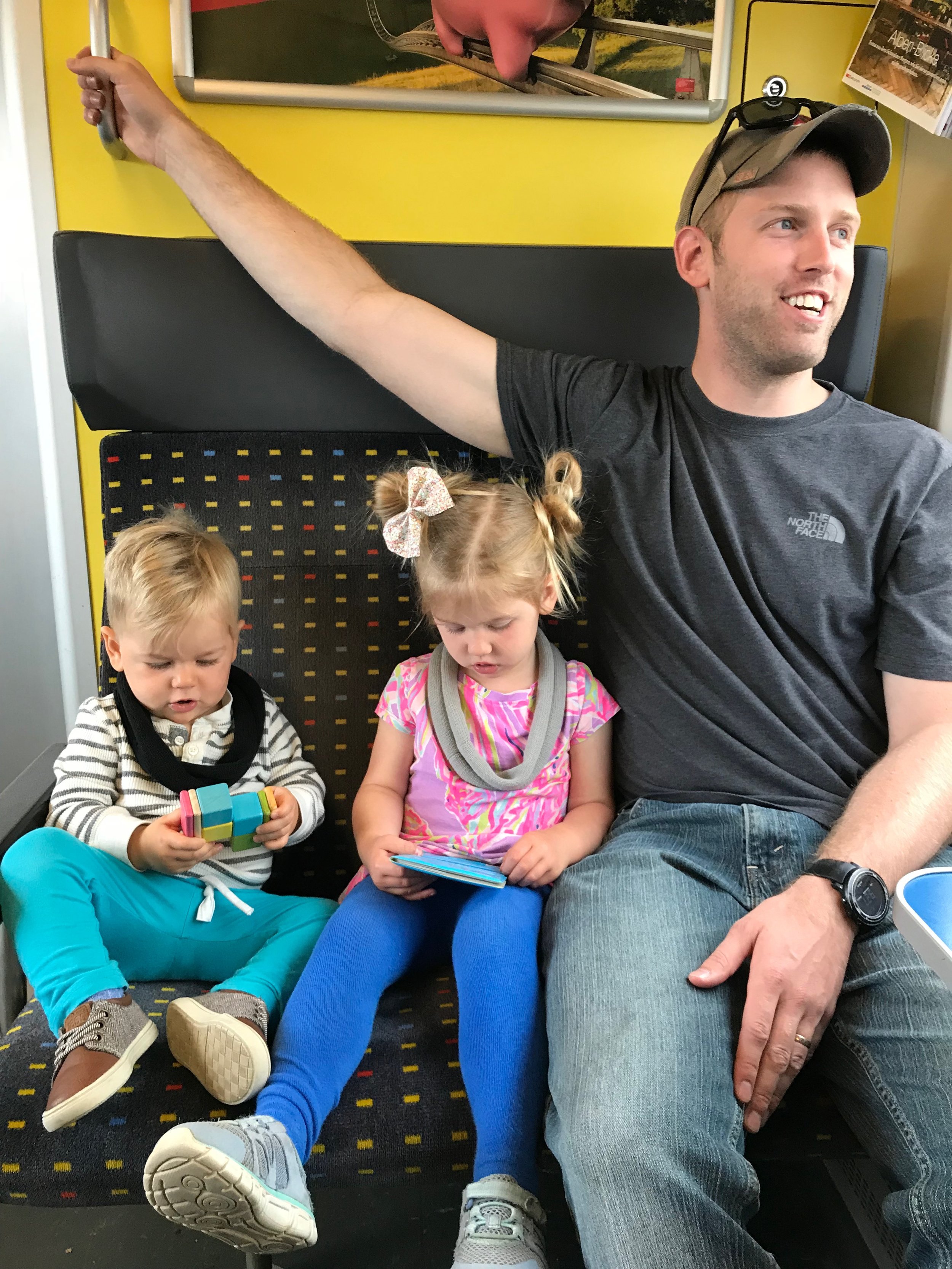 How to stay safe when traveling with children (Follow these simple and essential family trip safety tips)