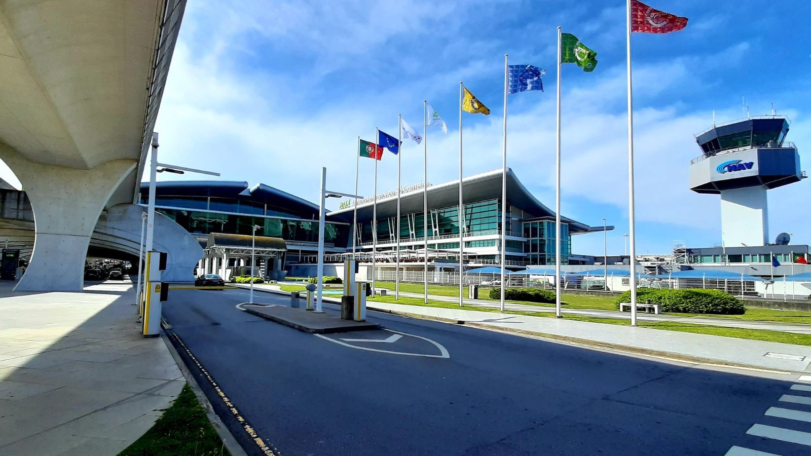 Need help navigating Porto Francisco Sa Carneiro Airport? Use these helpful tips for a smooth travel experience.