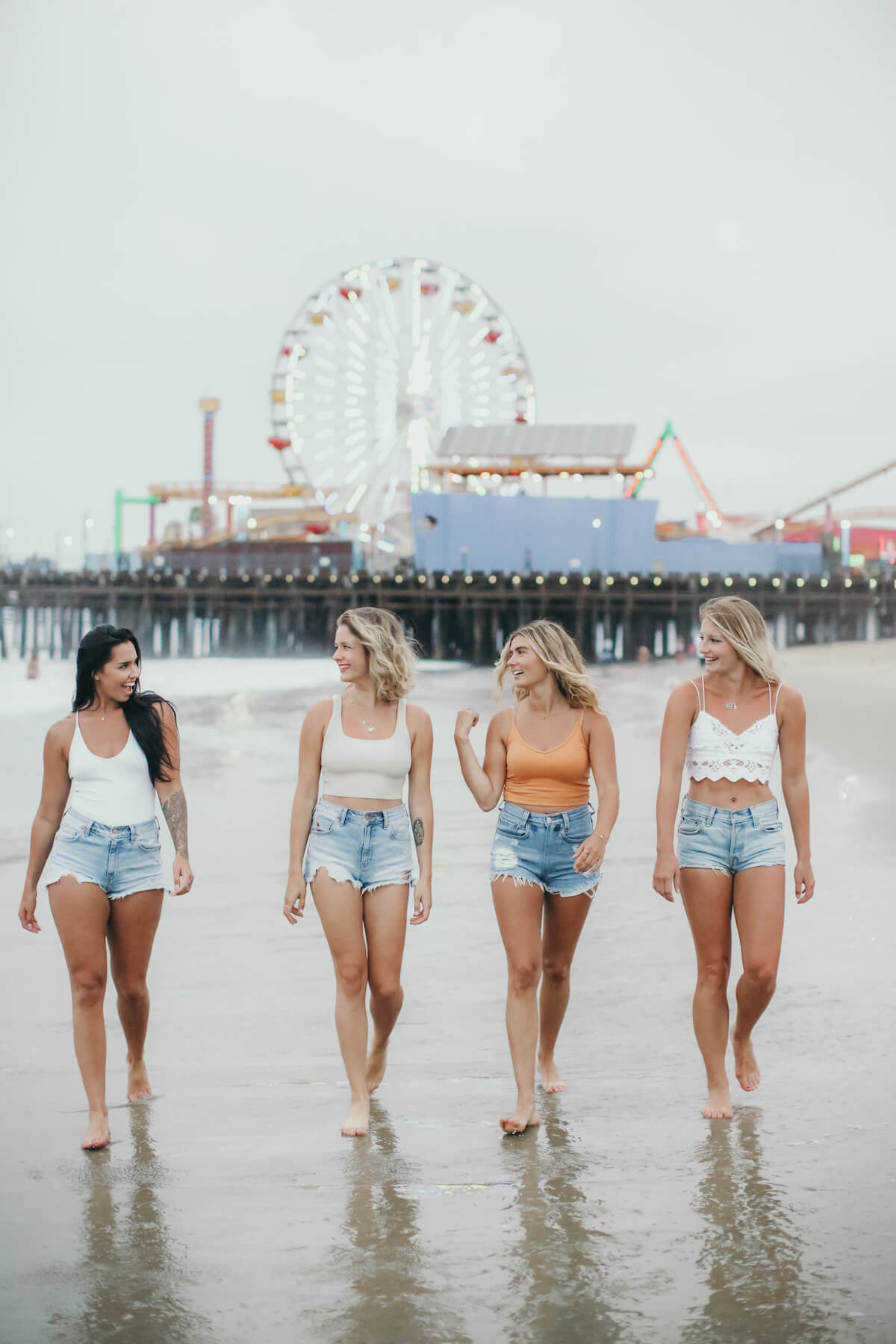 What are the best group photo poses for friends (capture fun memories together easily)