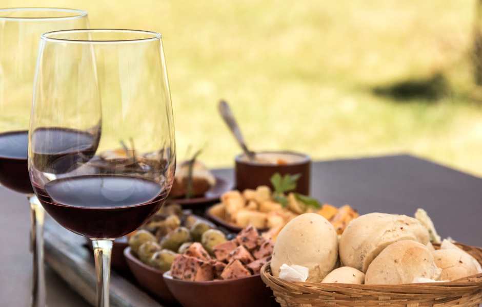 Seeking the best food and wine events in the US to attend? Find the ultimate delicious experiences right here.