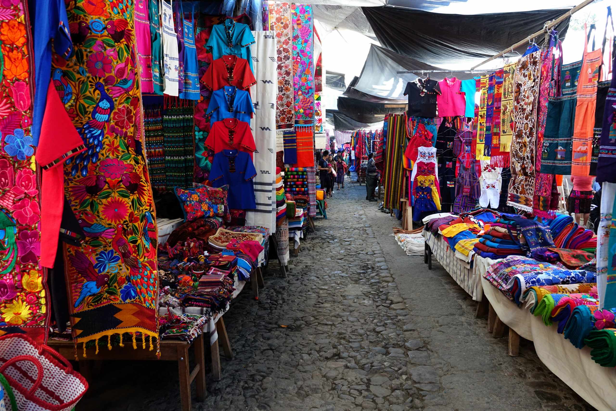 What are the best things to do in Guatemala? Discover ancient ruins and vibrant markets today!