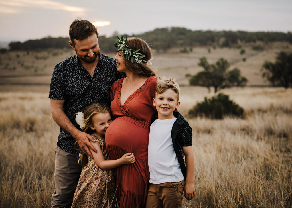 Posing for family pictures: A complete guide for beginners.