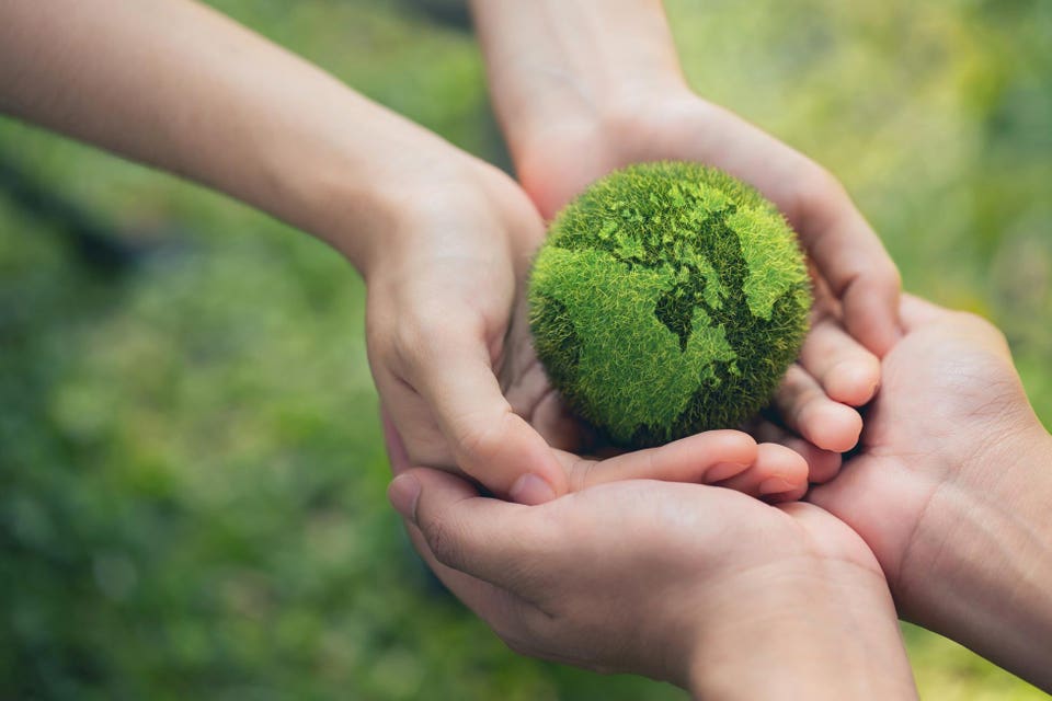 Reduce your impact while exploring: Discover these effective eco-friendly travel tips for 2023 now.