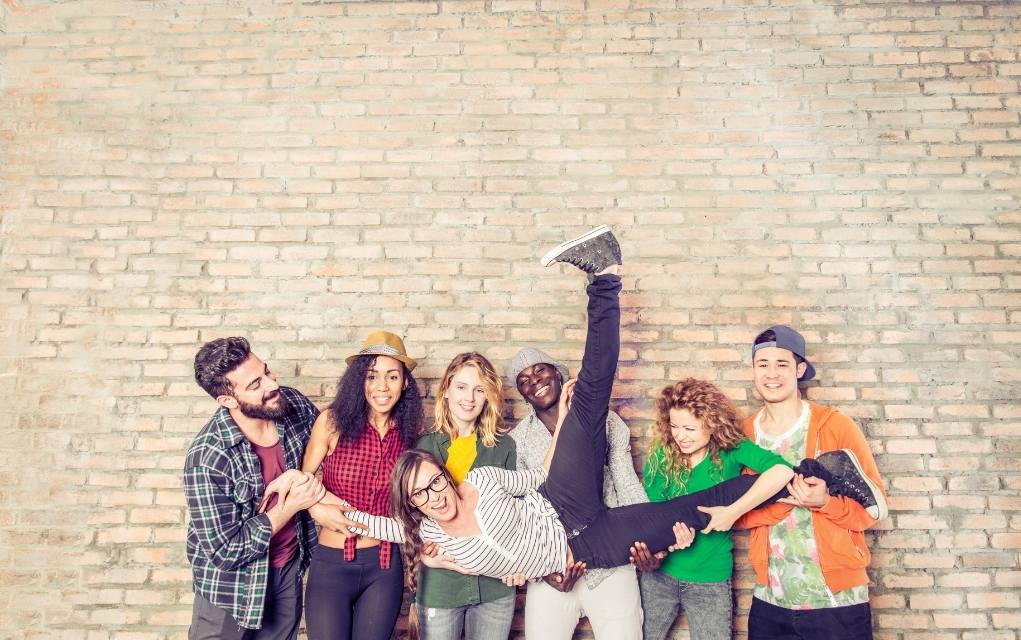 Easy Group Poses: Perfect for Any Occasion
