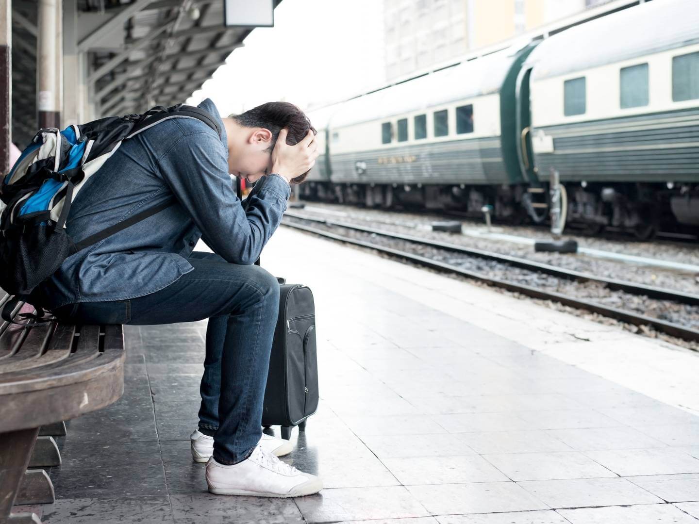 Learn how to travel safely in high-risk destinations: top 5 common mistakes you must absolutely avoid making.