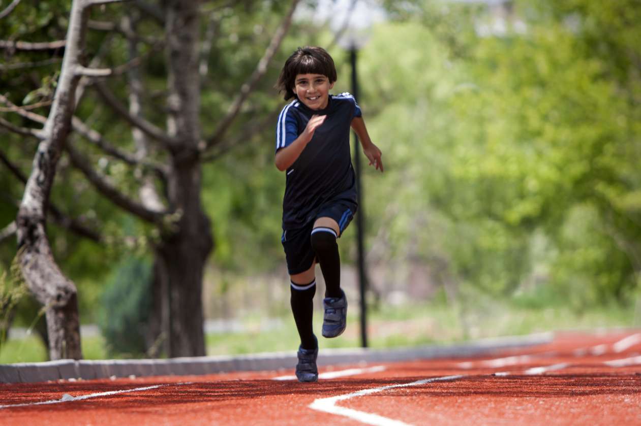 How can someone running backwards with kids do it without falling? Learn easy tips for safety.