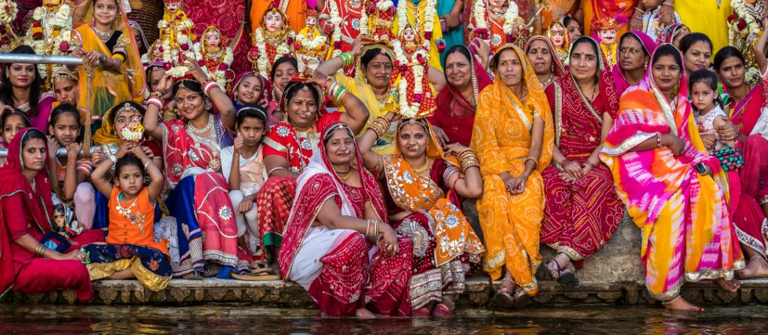 How to enjoy popular cultural festivals worldwide simply?