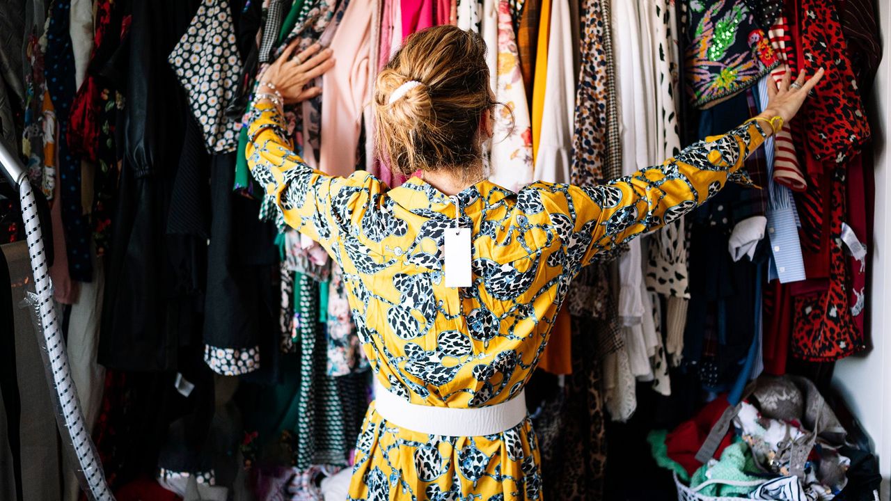Ask a Clothing Guru: Solve Your Fashion Problems!