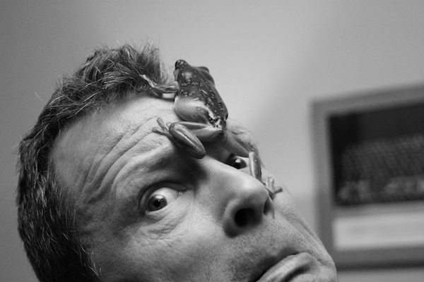 Fast shutter for black and white portrait: Pro tips for sharp images