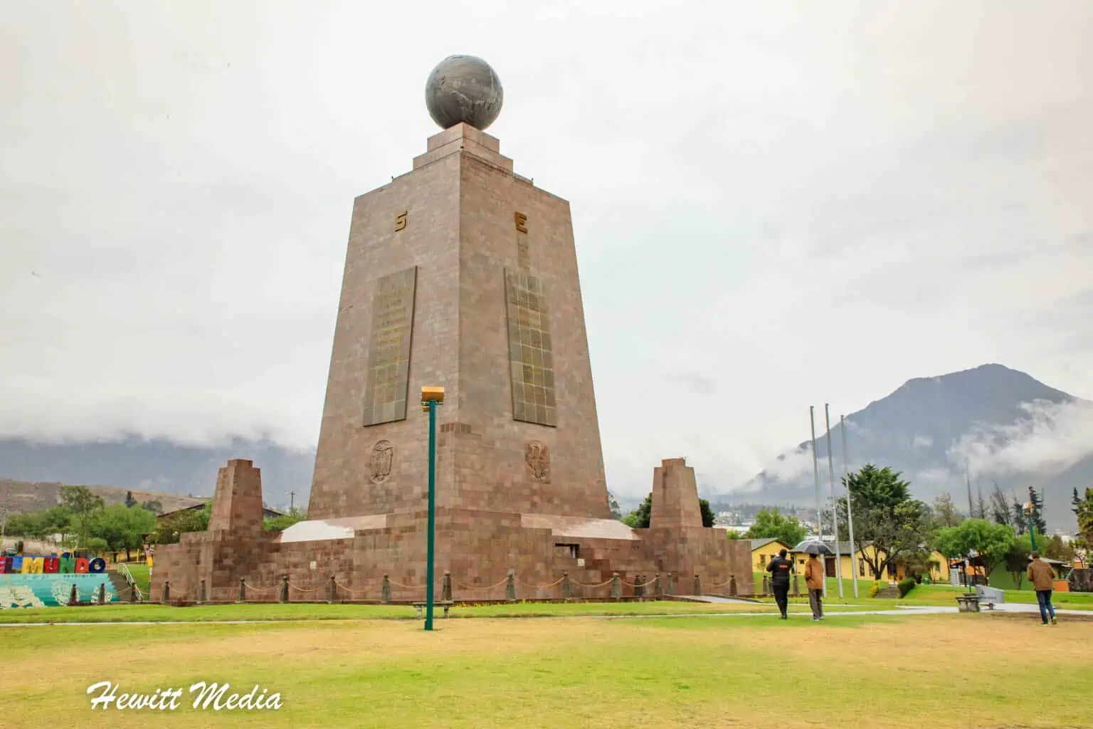 What Are the Famous Ecuador Quito Landmarks? (Discover These Amazing Historical Sites Easily)