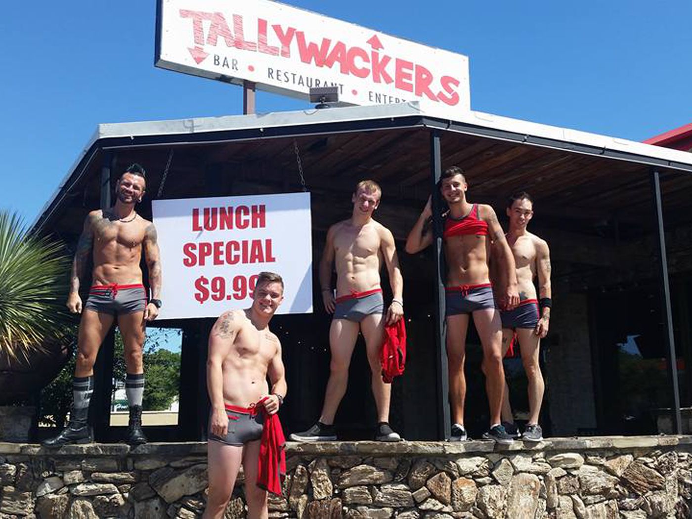 Is there a male Hooters? A simple guide to knowing if these kinds of places are actually real.
