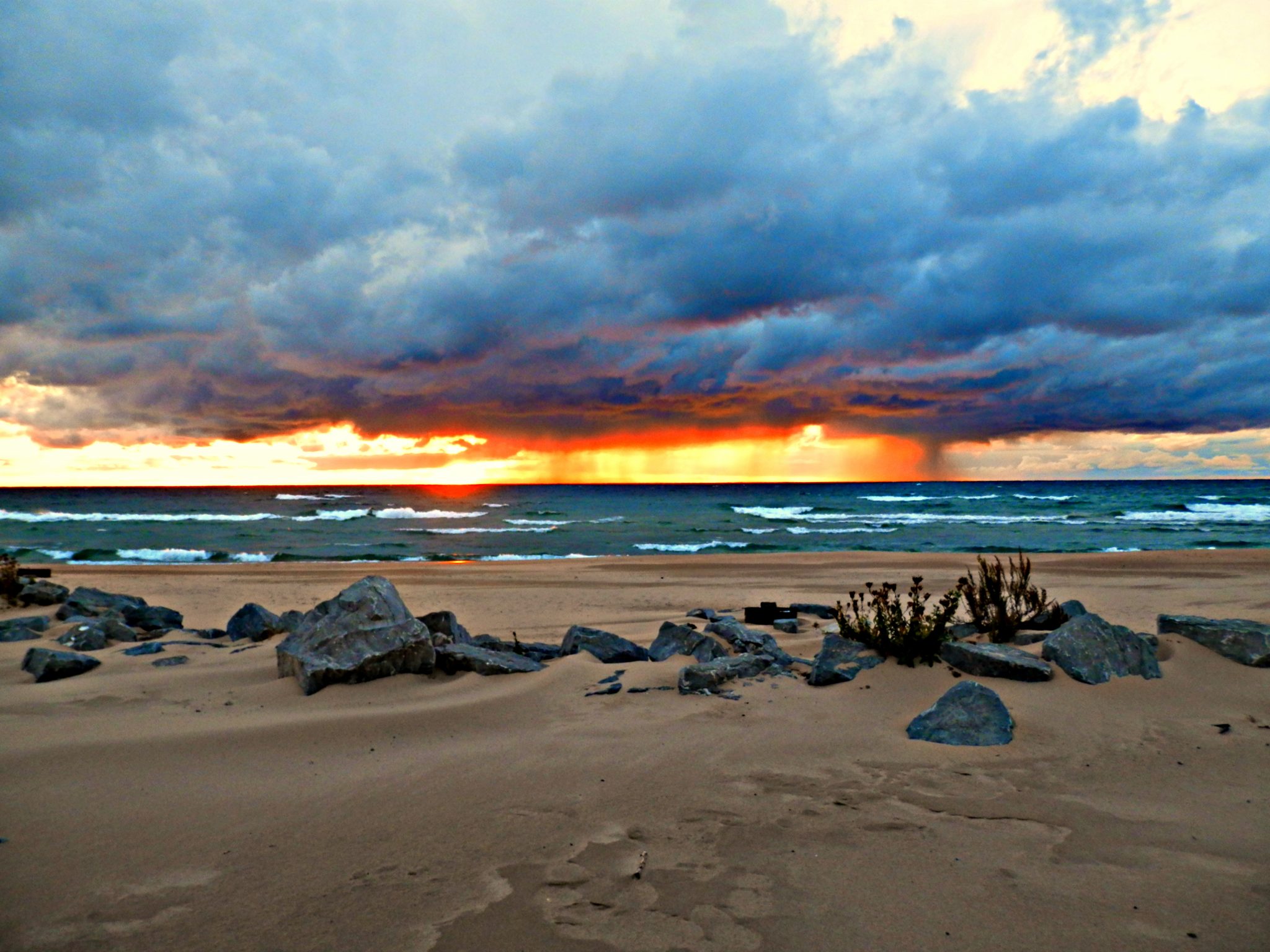 Want a perfect sunset for Michigan? Get easy tips for an unforgettable evening experience now.
