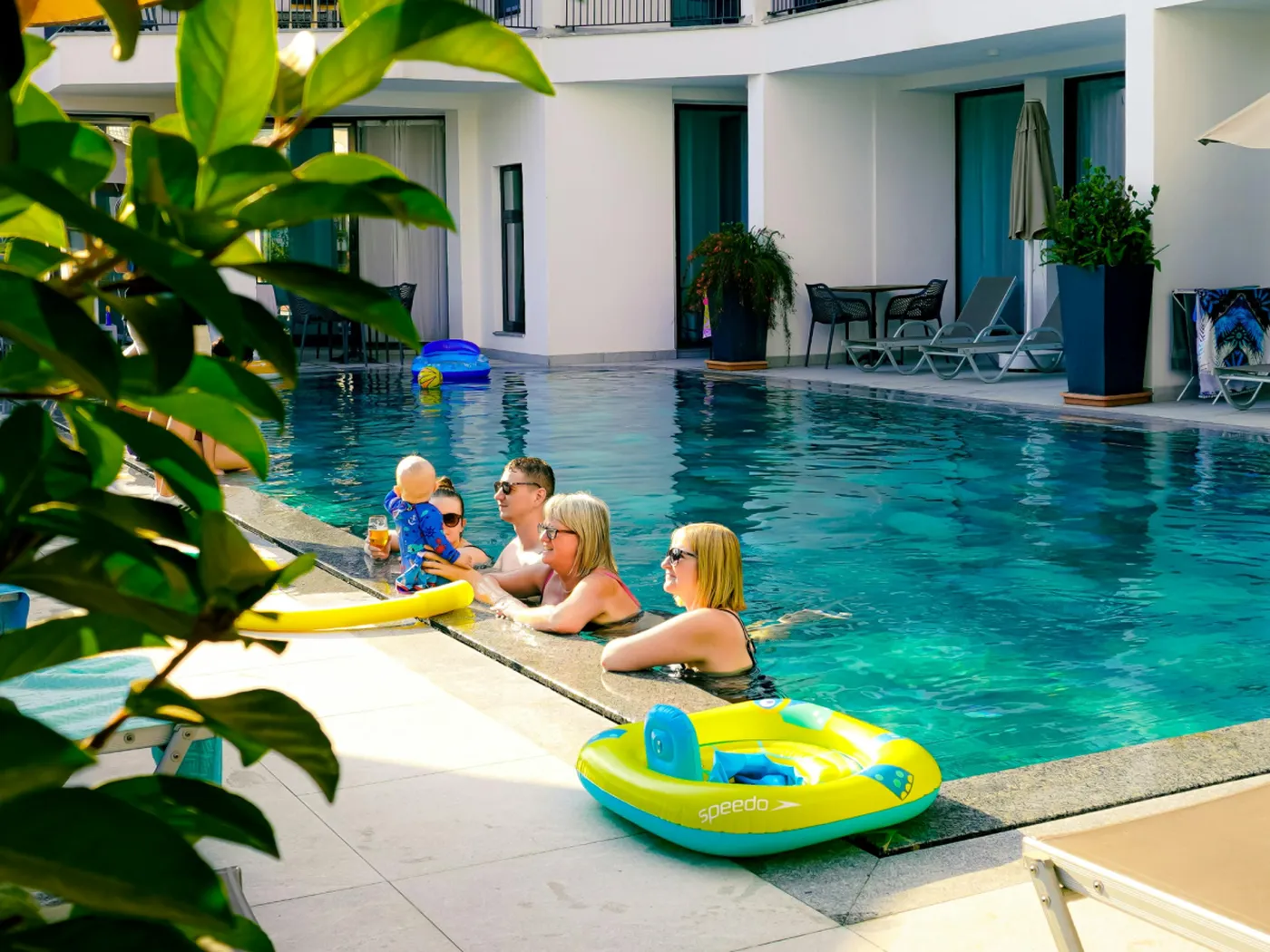 How to book hotels with swimming pools using booking tools (your simple guide for awesome stays)