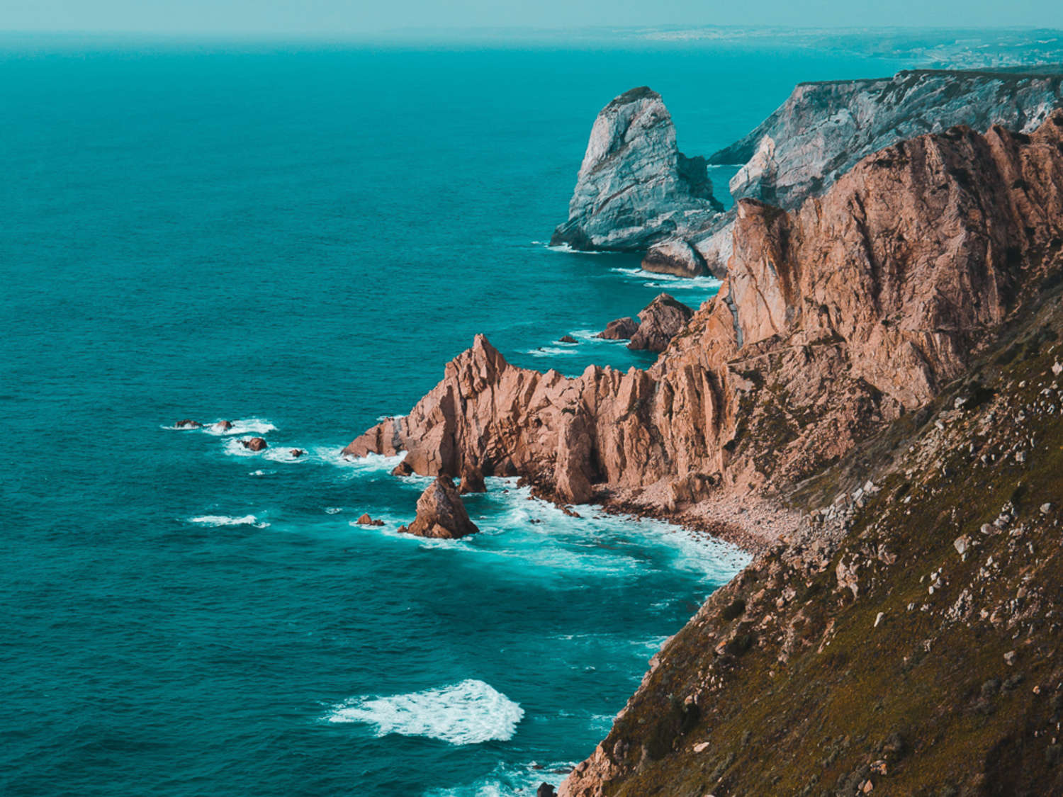 Best day trips from Lisbon to try? Explore these amazing places just a short journey away.