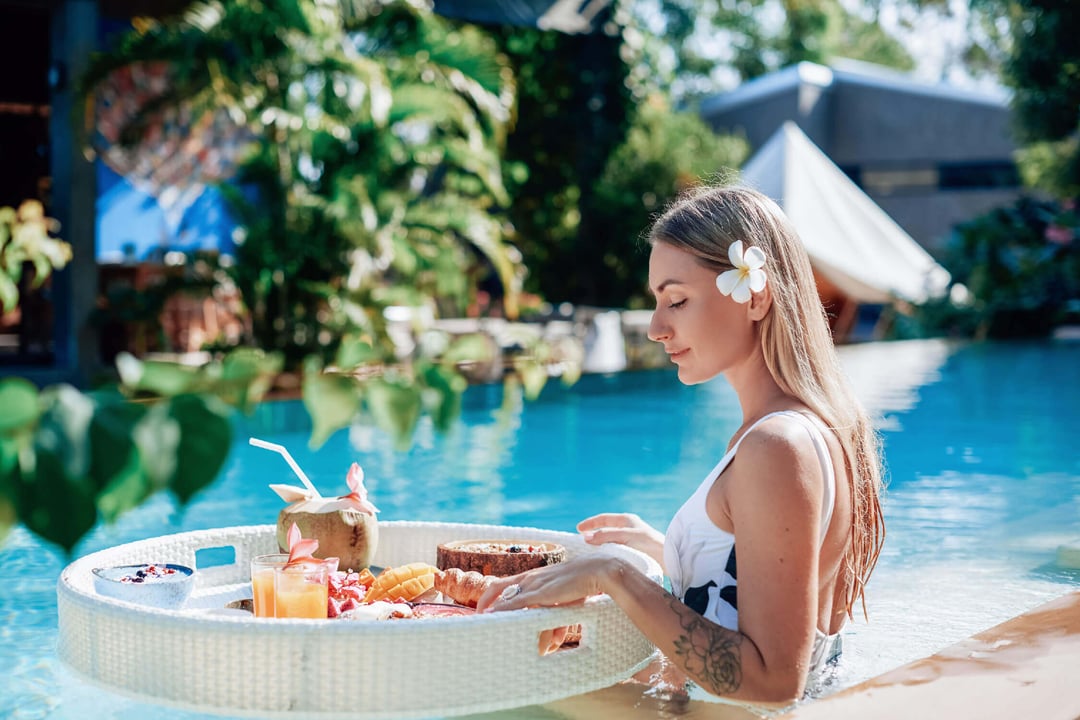 How to book hotels with swimming pools using booking tools (your simple guide for awesome stays)
