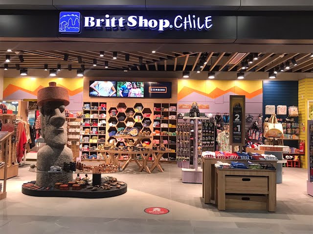 Whats inside Santiago Airport for travelers? (A look at shops, dining, and useful services)