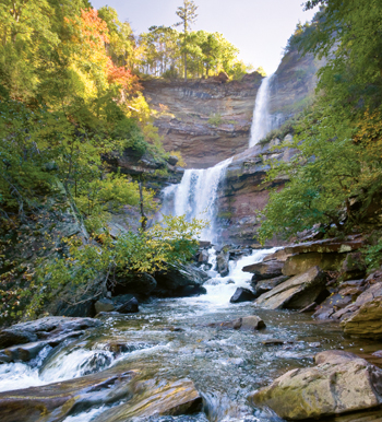 Can you find waterfalls hiking Hudson Valley NY? Yes discover these beautiful trails leading to cascades.