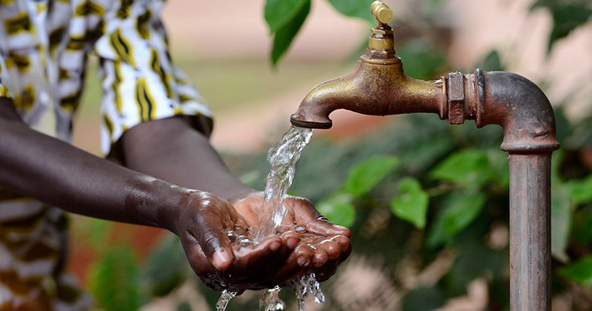 Figuring out how to prevent waterborne diseases while traveling abroad? Top recommendations for staying well.